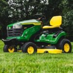 John Deere S140 48-inch Deck 22 HP Hydro Lawn Tractor - Image 5